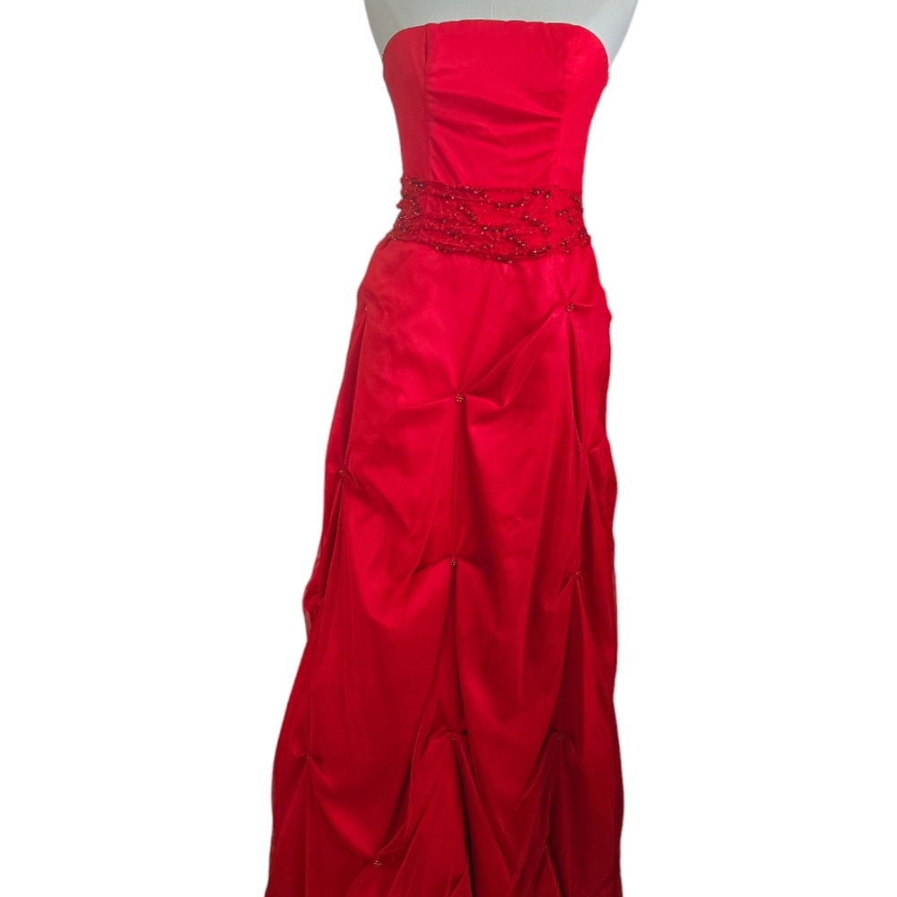 Chic Strapless Red Gown